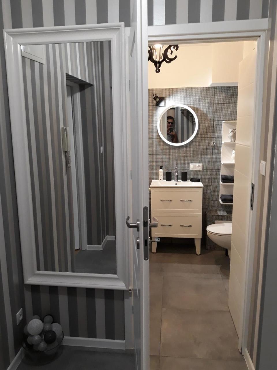 2 Bedroom City Center Apartment คาโตวีตเซ ภายนอก รูปภาพ