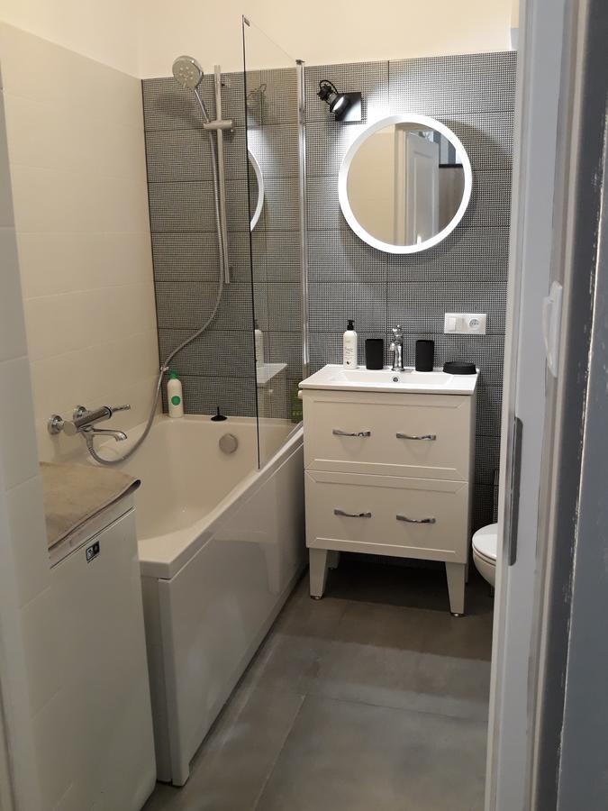 2 Bedroom City Center Apartment คาโตวีตเซ ภายนอก รูปภาพ